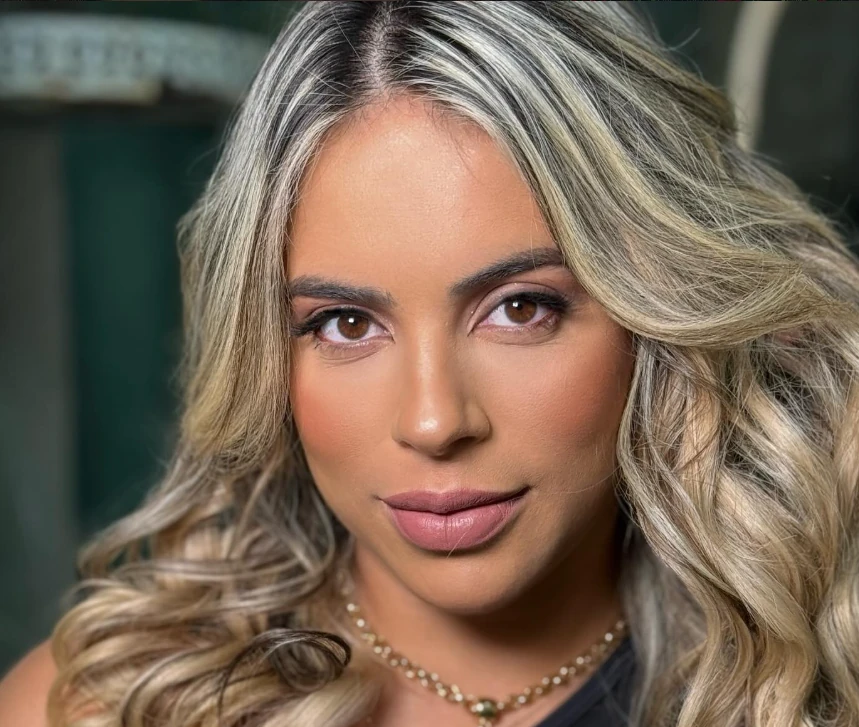 Olhar suave com esfumado leve e cílios definidos